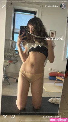 Mia Kerin [ mia-kerin ] - Morning Boy! Happy HumpDay 🤑