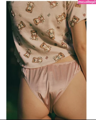 Mia Kerin [ mia-kerin ] - Would you fill my chest with hickeys? 😍