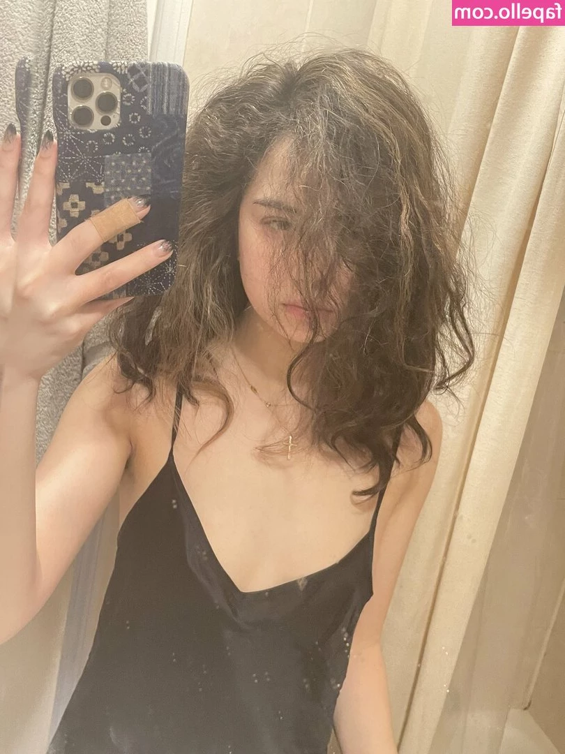 Mia Kerin [ mia-kerin ] - the goth next door with the huge tits 🥰🥴