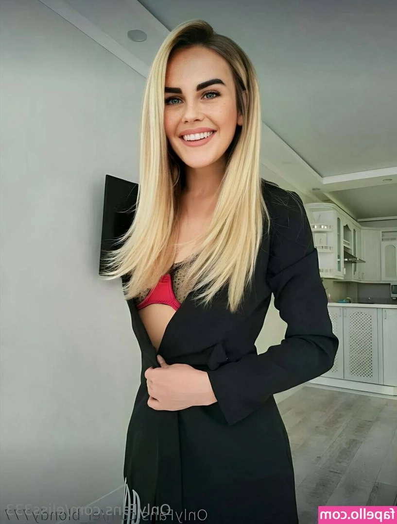 eliss333 - I think I should get naked. Write me a message and let me know what