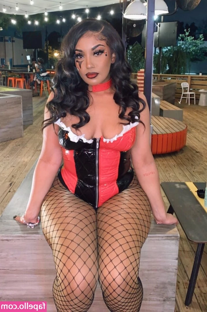 Taybaebe - Which is coming off first?