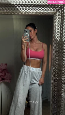 Bella Kraus [ bella-kraus ] - Here s a handful of photos of me looking sexy as fuck in all my red