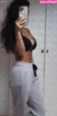 Bella Kraus [ bella-kraus ] - ｓｎｅａｋ ｐｅｅｋ  Of my school girl outfit that came