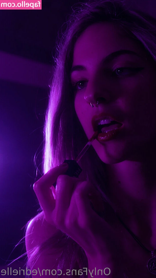 edrielle - That video is so hawwwt 🚨🚨 - Check messages