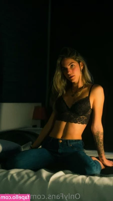 edrielle - are you more into thighs or ass? ✨