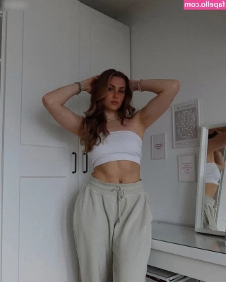 Cora Niemeyer [ cora-niemeyer ] - Got the flint wearable on today 😋