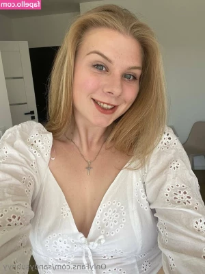  [ sandysunnyy ] - This pose  It s made for you And I know exactly how it pulls you in