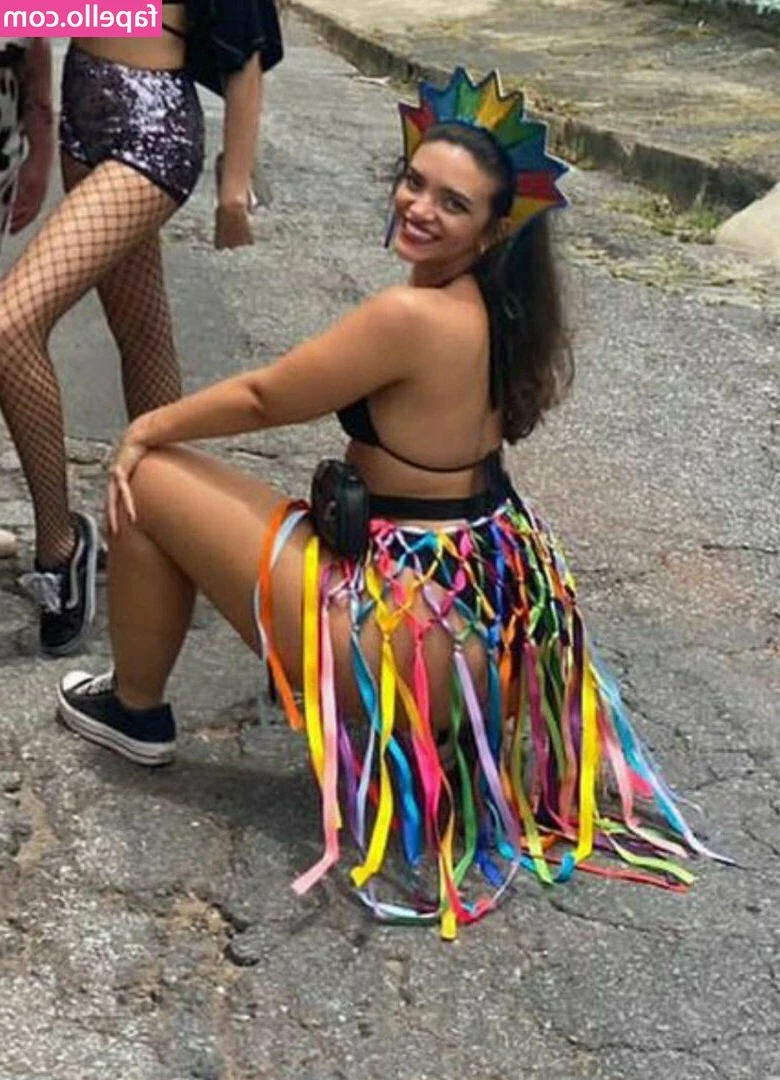 Debora Aladim [ debora-aladim ] - I made a little mess in this parking lot  wanna see