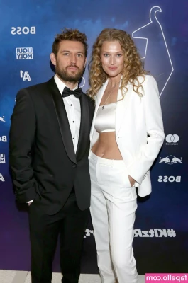 Toni Garrn [ toni-garrn ] - Que ganas de sentir tus manos