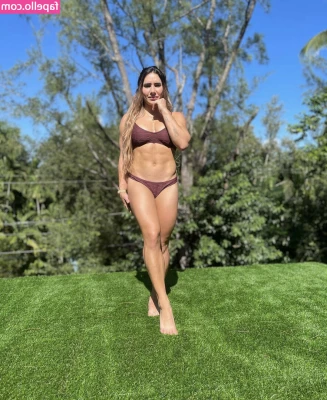 Stefi Cohen [ stefi-cohen ] - Is it Thirstday in here, or is it just me?