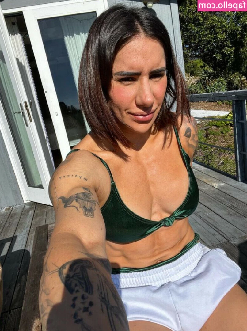 Stefi Cohen [ stefi-cohen ] - What’s today? Oh yeah hump day 🙏