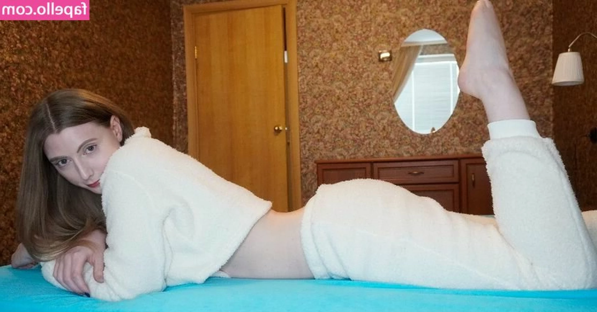 Kate Quinn [ kate-quinn ] - Playing with lower angles  Did I get my good side