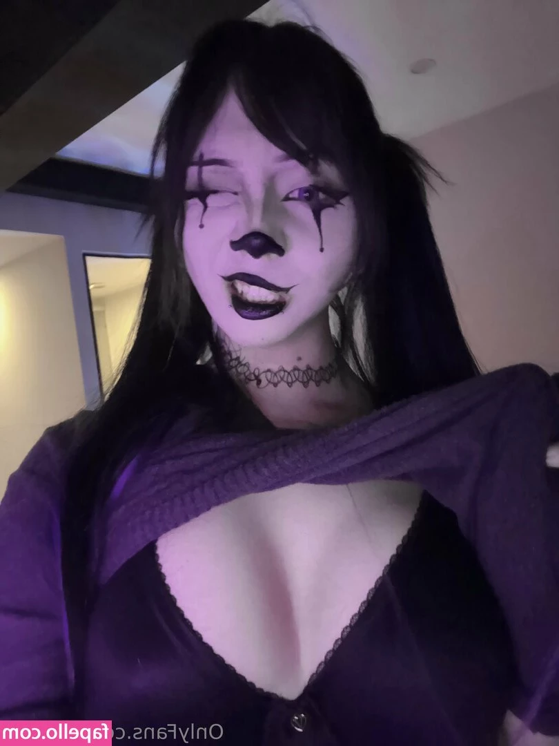 Isofigirl - haven't fucked my ass with a dildo in over a year. it felt so good
