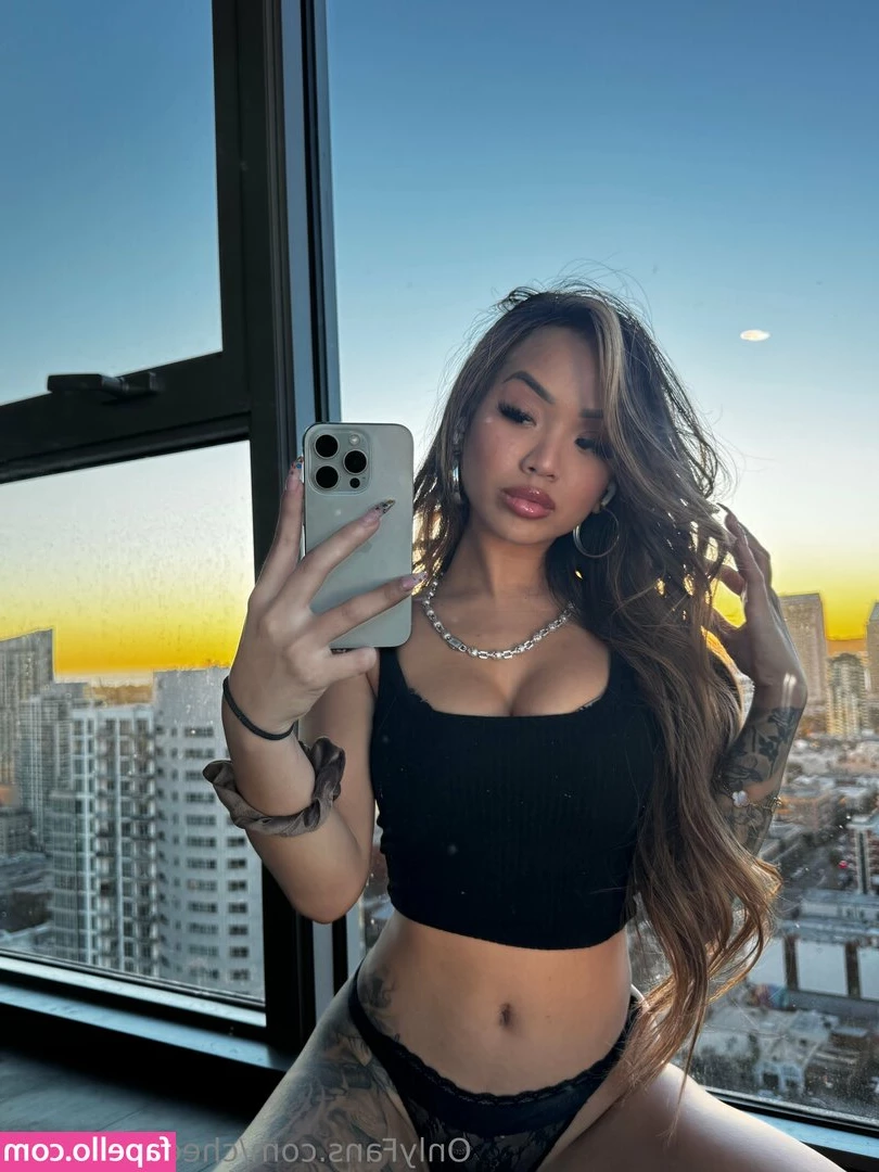 shounna - Call me beep me if you wanna reach me  If you want to fuck me that s