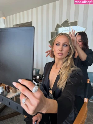 Nikki Glaser [ nikki-glaser ] - Do you like my fat pussy lips?