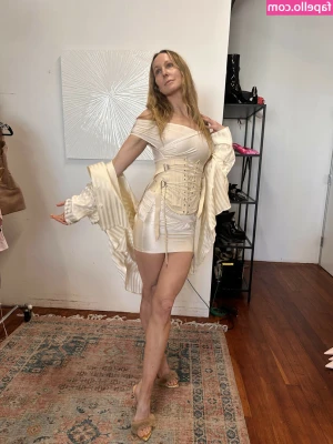 Nikki Glaser [ nikki-glaser ] - Ask me about my NEW content! Dm me! 😘
