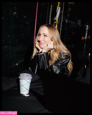 Nikki Glaser [ nikki-glaser ] - I need to sit on YOUR COCK!!!!😈