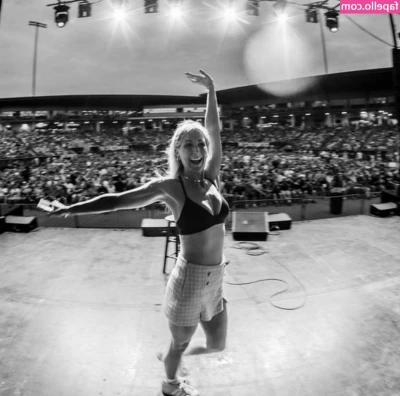 Nikki Glaser [ nikki-glaser ] - Is it weird that Victoria’s Secret panties get me excited?!