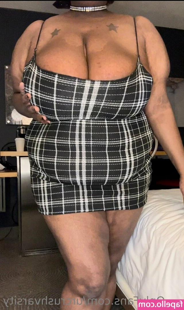 urcrushvarsity - Who likes a smoke      stonerchick
