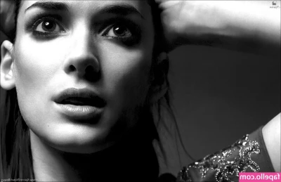 Winona Ryder [ winona-ryder ] - Lil shower video from this evening! 😛💦