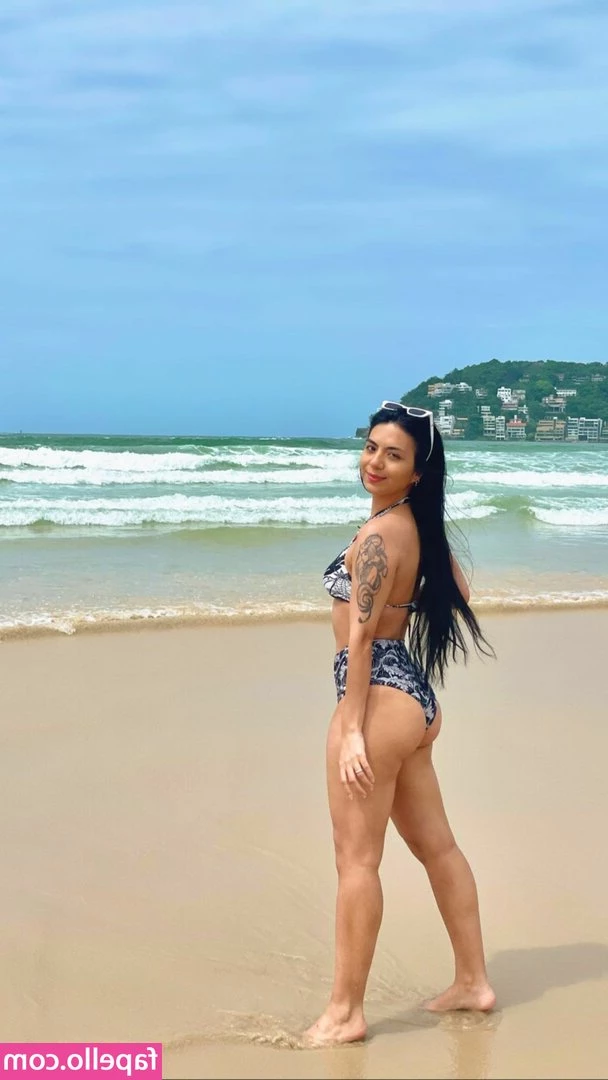 Jojotshy - The juiciest pussy on OF   I m online   Let s start playing