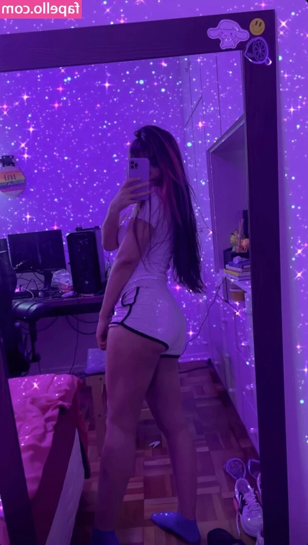 Jojotshy - the socks stay on during..