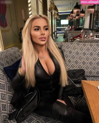 elise_luna7 [ elise-luna7-1 ] - I did It again   Let me know what s on your mind   in the comments  