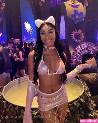 nadiajay - Titty drop Tuesday!