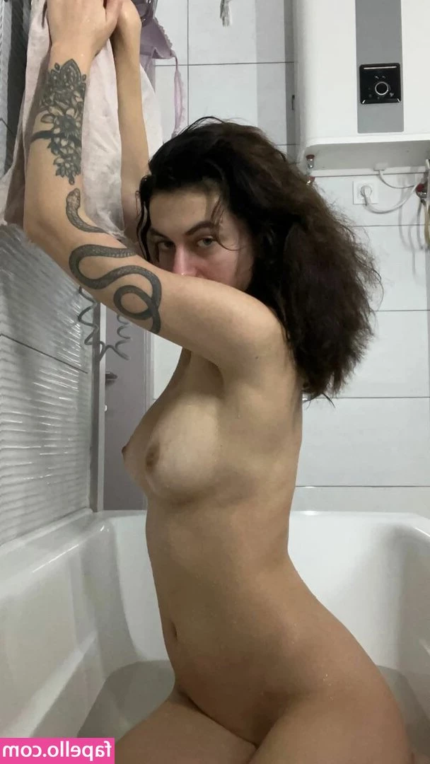 Unrealspicegirl - I love having you watch me while I fuck my pussy 😻💦 SOUND ON !