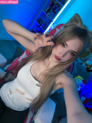 BunnyGirlBree - Pushed up against cold glass