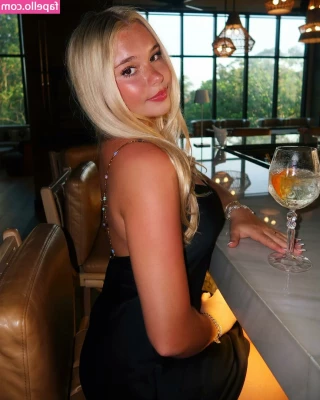 Charlotte Booth [ charlotte-booth ] - Eccomi qui😻 la vostra volpina vogliosa preferita in tante pose