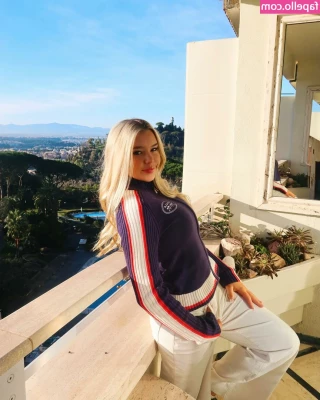 Charlotte Booth [ charlotte-booth ] - I m here babe