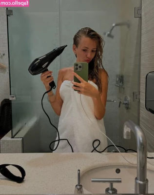 Lourene Gollatz [ lourene-gollatz ] - How about to Dive with me  To dive for really hot Emotions and