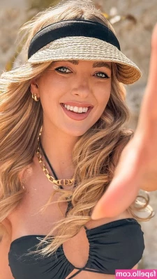 Lourene Gollatz [ lourene-gollatz ] - Ti auguro una serata molto calda  Wish you a very hot night