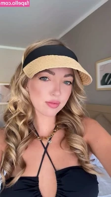 Lourene Gollatz [ lourene-gollatz ] - Sexy set of legs for you to lick your way up so I can wrap them
