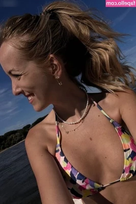 Lourene Gollatz [ lourene-gollatz ] - I love the water and getting clean and dirty   Happy feet fetish day