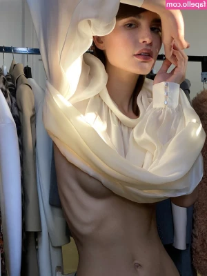 Vlada Erofeeva [ vlada-erofeeva ] - Natürlich gibt es geile neue Videos   ich habe es euch ja