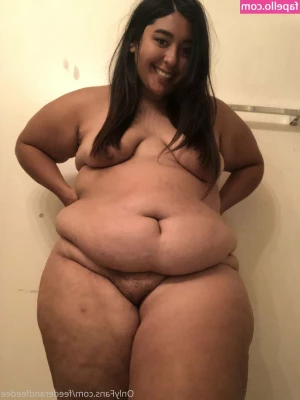 feederandfeedee - My "cat walk" shows my weight gain progression so much! My fat thighs