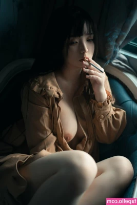 落落Raku [ raku ] - Soft ass and soles  Get under your Goddess and truly serve  Show your