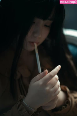 落落Raku [ raku ] - I like to touch latex on my body
