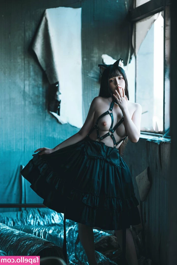 落落Raku [ raku ] - Dm me if you’re down to fuck on the balcony 🤪