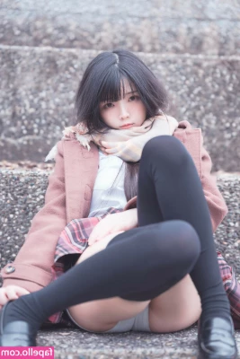 落落Raku [ raku ] - Might ve dyed my pussy hair pink  Should I show you guys and girls