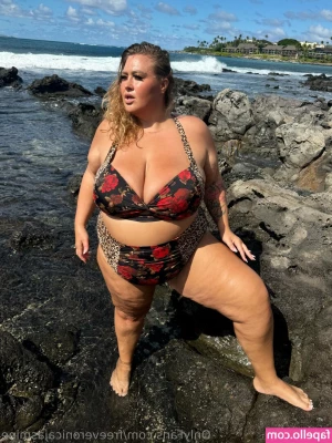  [ freeveronicajasmine ] - Would you come over on your lunch break and eat me?