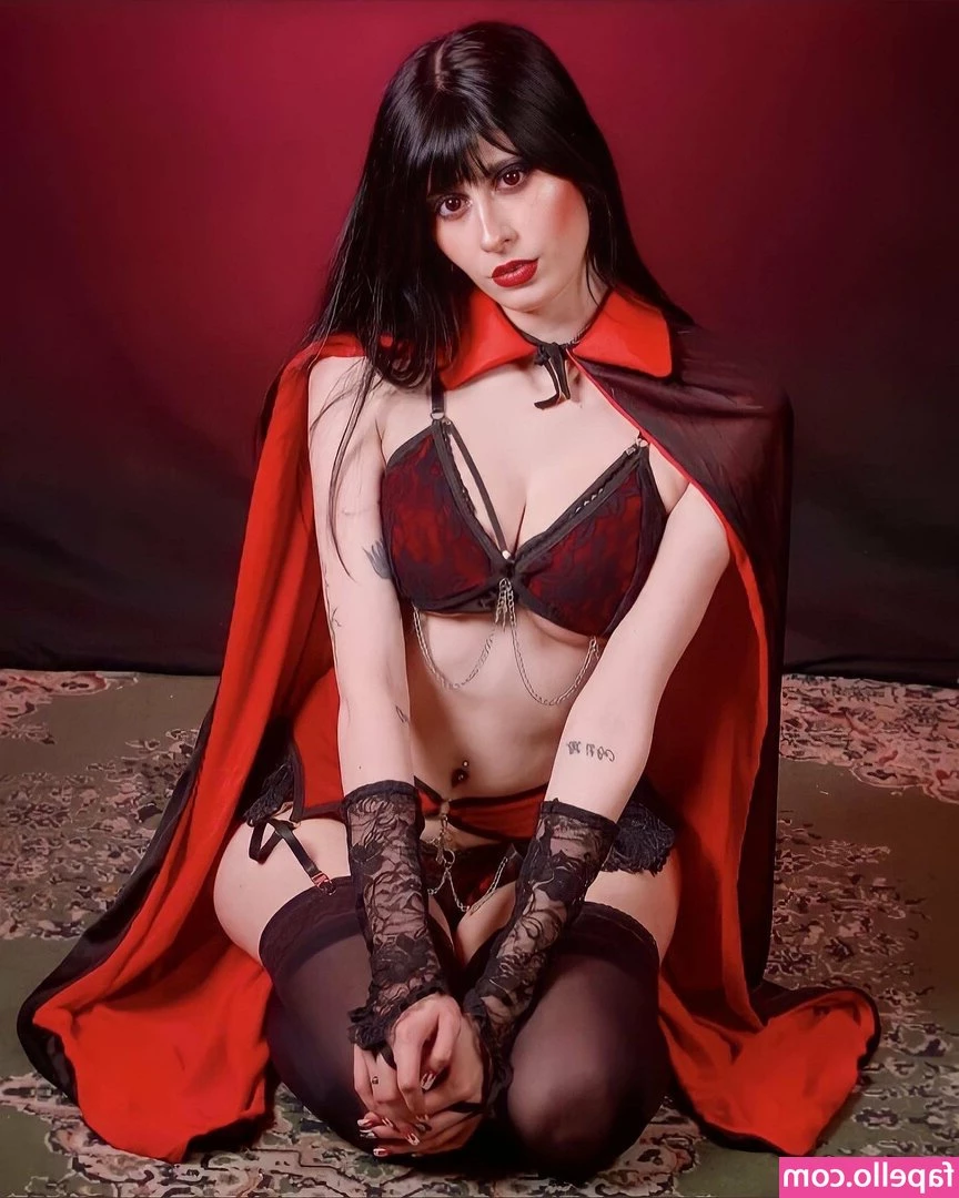 Flor Kido [ flor-kido-1 ] - Feeling extra hot 🖤💦