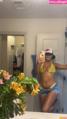 Alina Ali [ alina-ali ] - Morning boys  Anyone wanna feet custom
