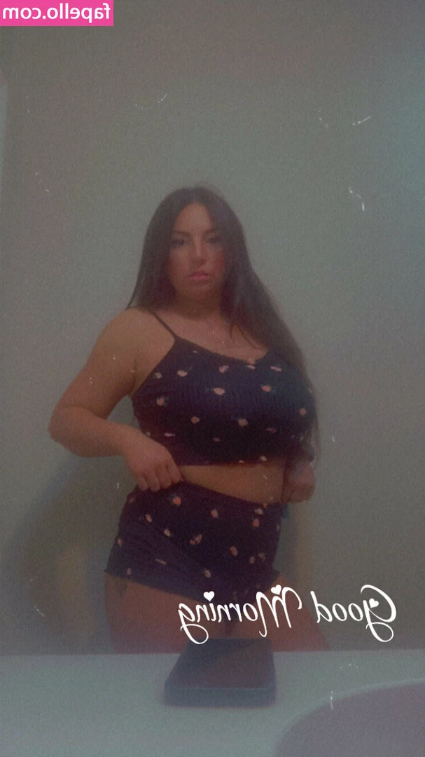 sexyoliviagrace - Tits out!