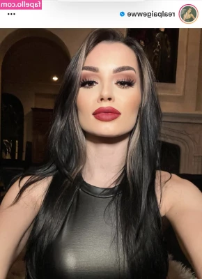  [ paigewwe ] - Decided to take a bunch of photos in the bath for you
