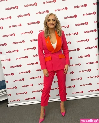  [ katie-mcglynn ] - Pussy play ligger i min ensamhet och pullar min söta rosa lilla
