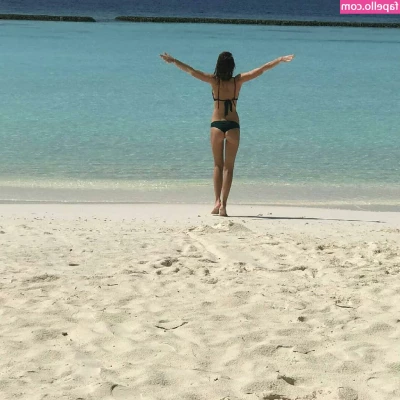 Ilary Blasi [ ilary-blasi ] - Playful as always