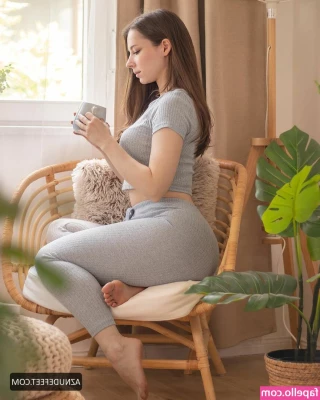 Anna Rédei [ anna-rdei ] - Smoking always gives me the munchies and then when I’m stuffing I